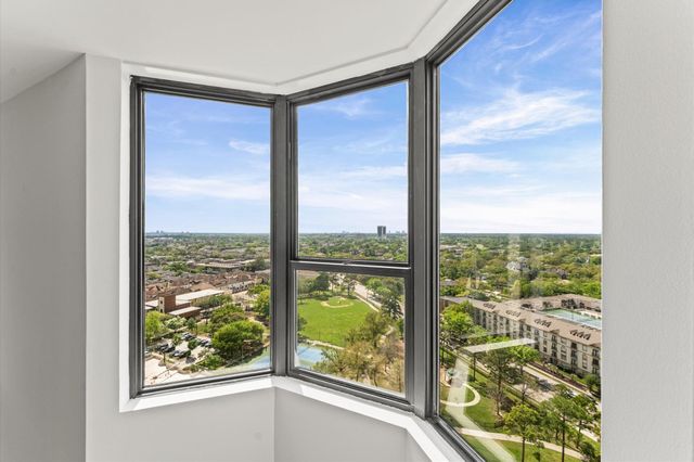 651 Bering Drive 1903, Houston, TX 77057