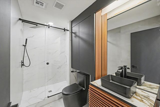 651 Bering Drive 1903, Houston, TX 77057