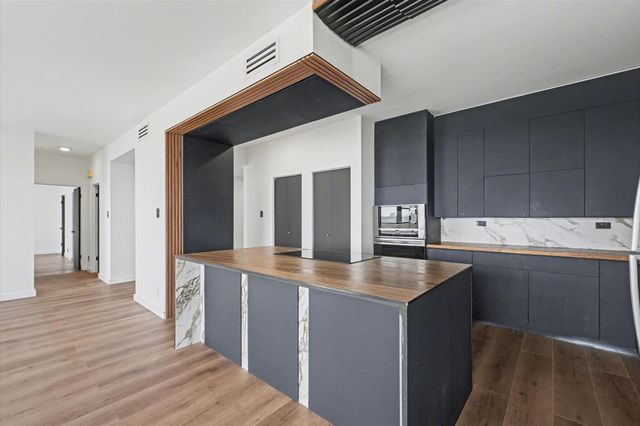 651 Bering Drive 1903, Houston, TX 77057