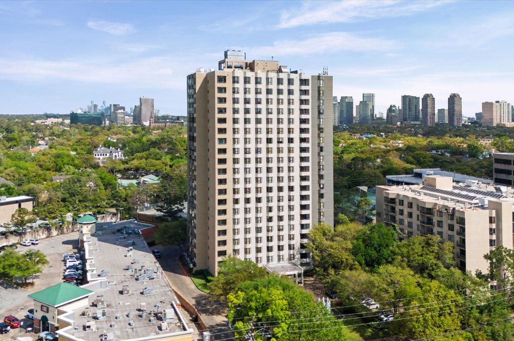 651 Bering Drive 1903, Houston, TX 77057