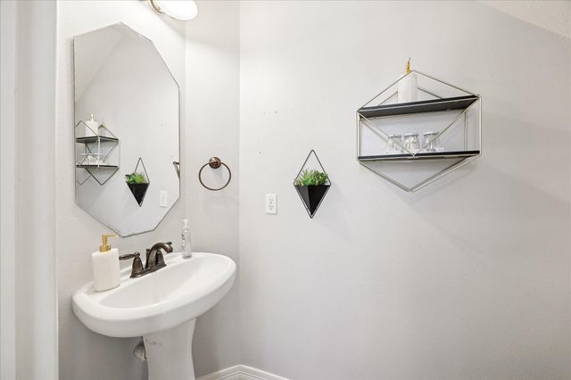 6426 E Linpar Court, Houston, TX 77040