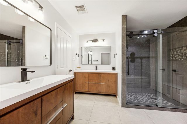 6426 E Linpar Court, Houston, TX 77040