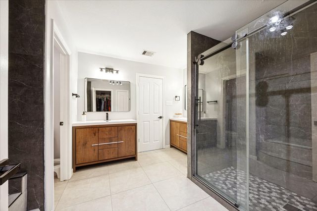 6426 E Linpar Court, Houston, TX 77040