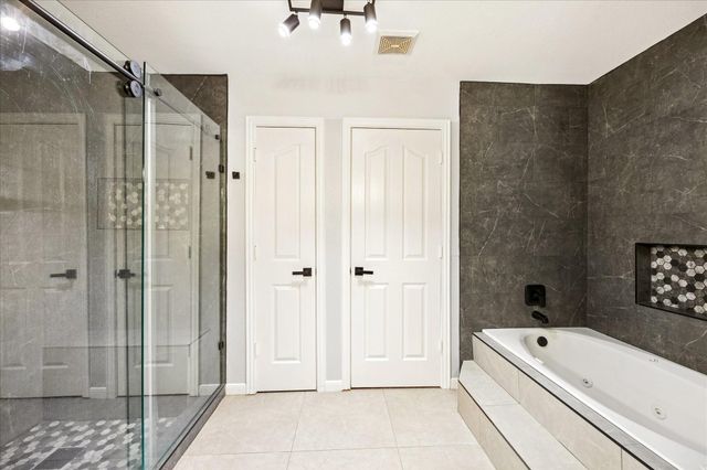 6426 E Linpar Court, Houston, TX 77040