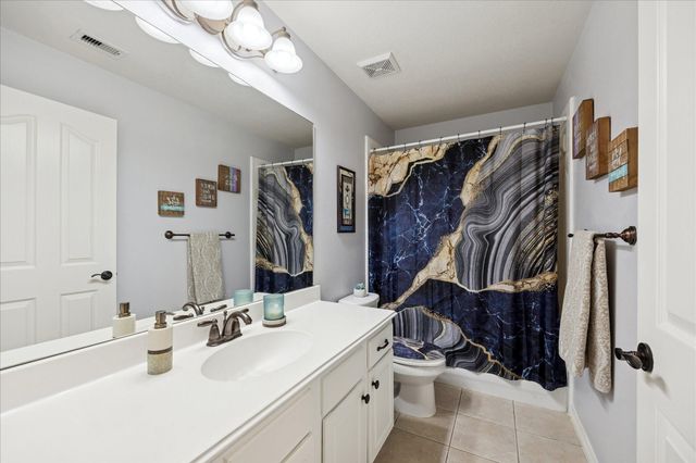 6426 E Linpar Court, Houston, TX 77040