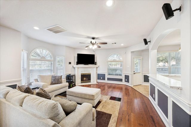 6426 E Linpar Court, Houston, TX 77040