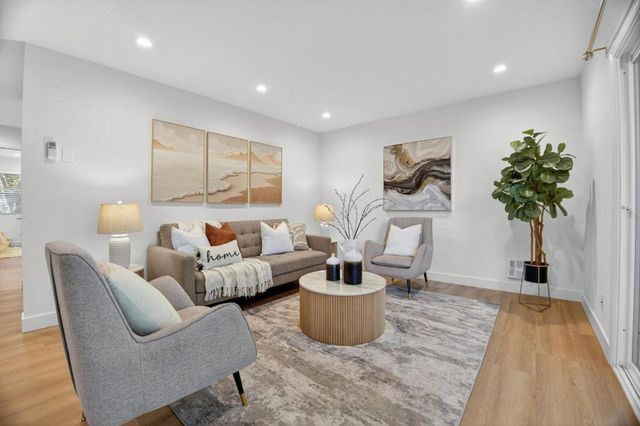 90 Flynn Avenue C, Mountain View, CA 94043