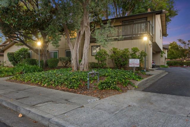 90 Flynn Avenue C, Mountain View, CA 94043