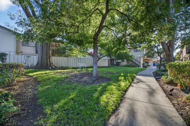 90 Flynn Avenue C, Mountain View, CA 94043