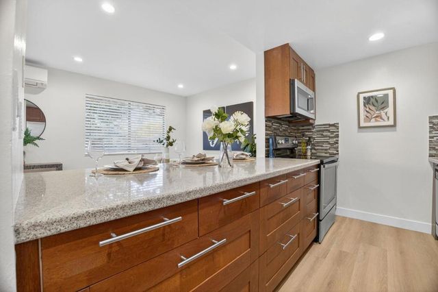 90 Flynn Avenue C, Mountain View, CA 94043