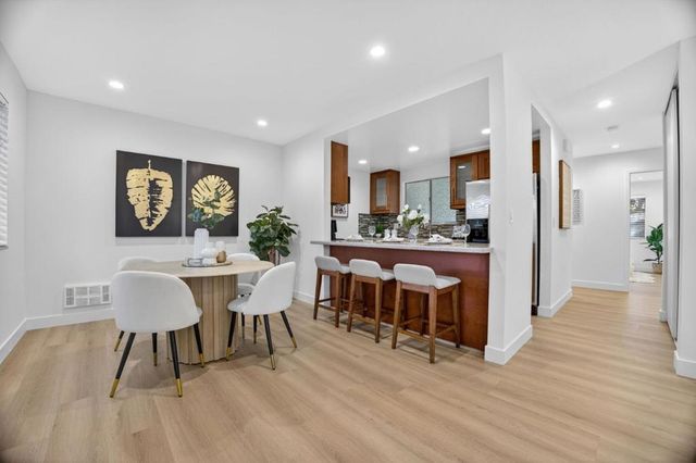 90 Flynn Avenue C, Mountain View, CA 94043