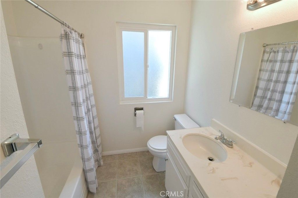 Image 11 of property listing at 815 Coral Avenue, Hemet, CA 92543