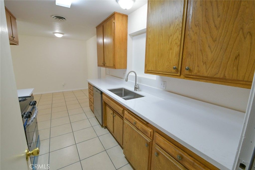 Image 4 of property listing at 815 Coral Avenue, Hemet, CA 92543
