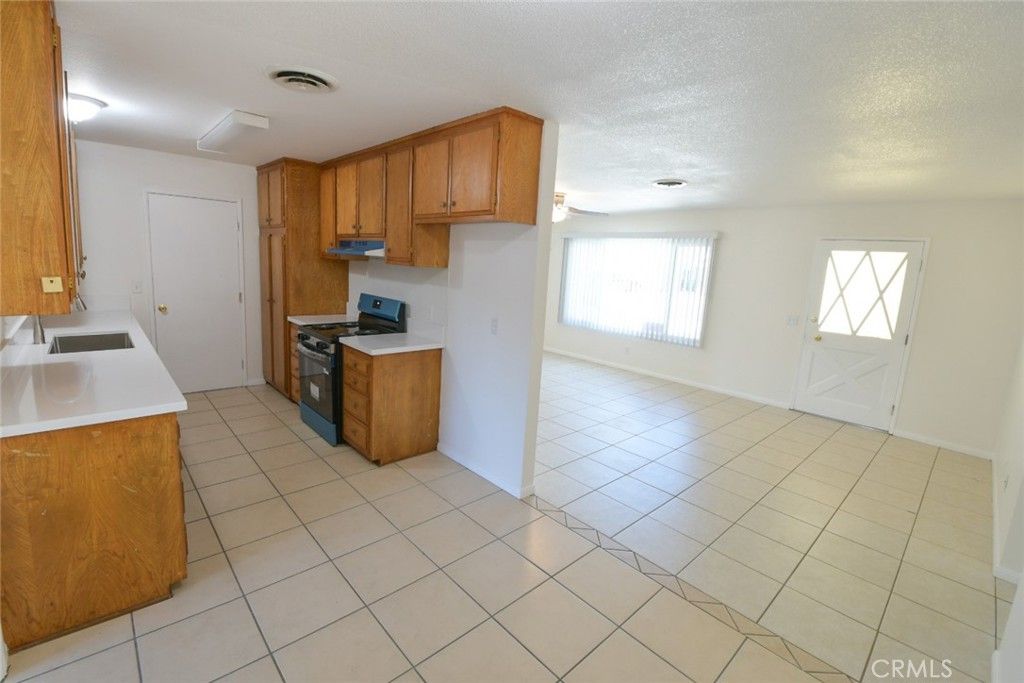 Image 7 of property listing at 815 Coral Avenue, Hemet, CA 92543