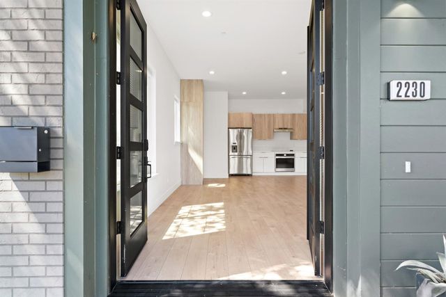 1431 W St, Sacramento, CA 95818