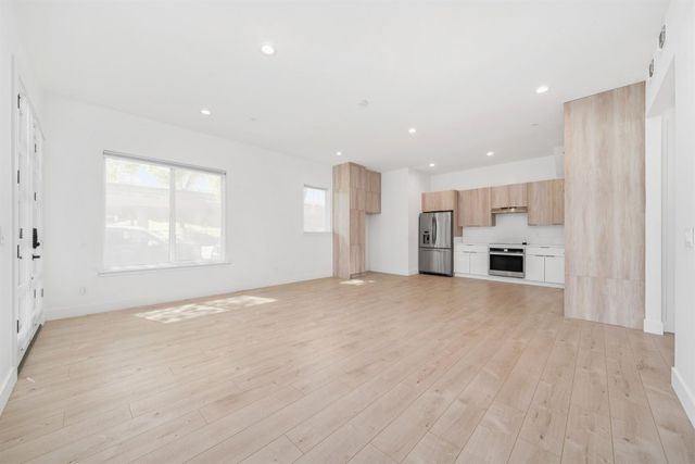 1431 W St, Sacramento, CA 95818