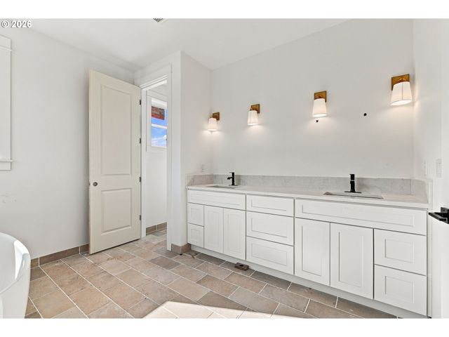 3606 Sw LILLYBEN Ave, Gresham, OR 97080