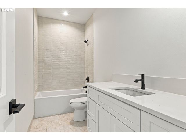 3606 Sw LILLYBEN Ave, Gresham, OR 97080