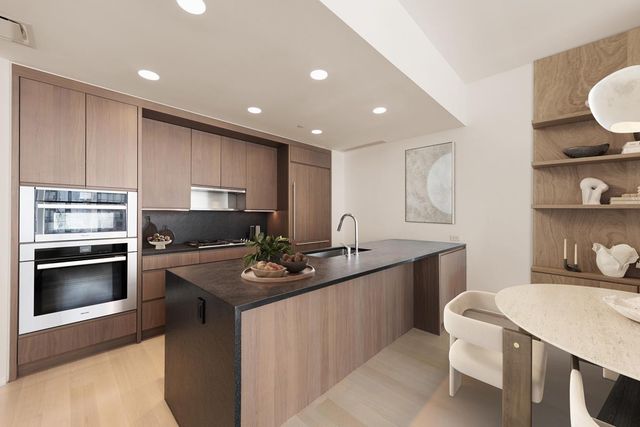50 West St Apt 14A, New York City, NY 10006