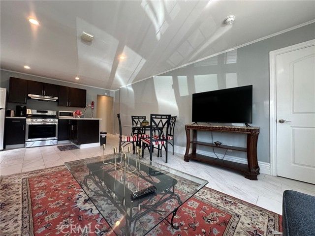 23003 Brenford, Woodland Hills (los Angeles), CA 91364