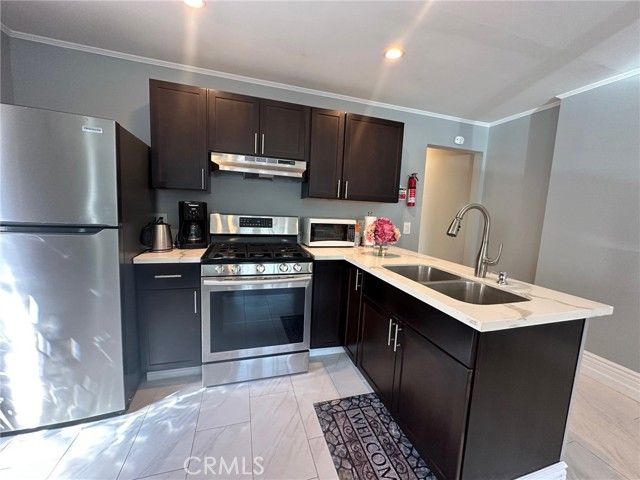 23003 Brenford, Woodland Hills (los Angeles), CA 91364