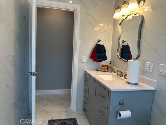 23003 Brenford, Woodland Hills (los Angeles), CA 91364