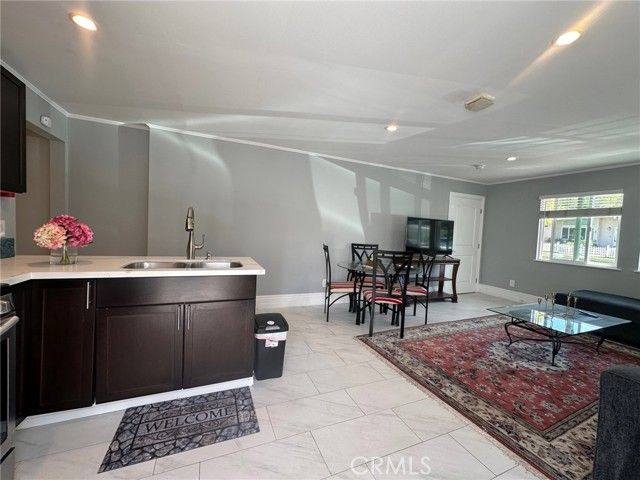 23003 Brenford, Woodland Hills (los Angeles), CA 91364