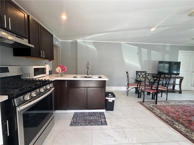 23003 Brenford, Woodland Hills (los Angeles), CA 91364