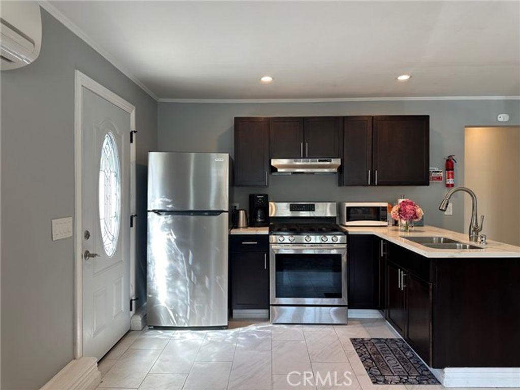 23003 Brenford, Woodland Hills (los Angeles), CA 91364