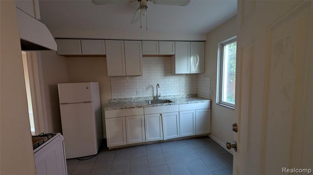 18072 Hubbell Street, Riverview, MI 48235