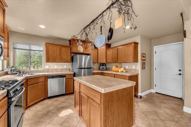 19572 Covington Mill Drive, Cottonwood, CA 96022