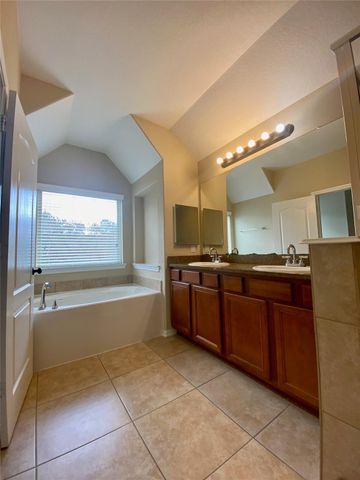 15 Sagamore Ridge, The Woodlands, TX 77389