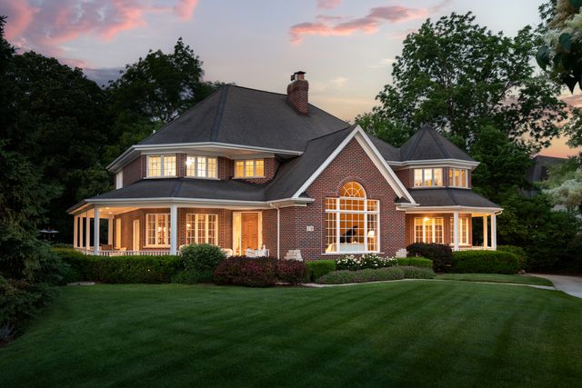 70 Forest Avenue, Naperville, IL 60540