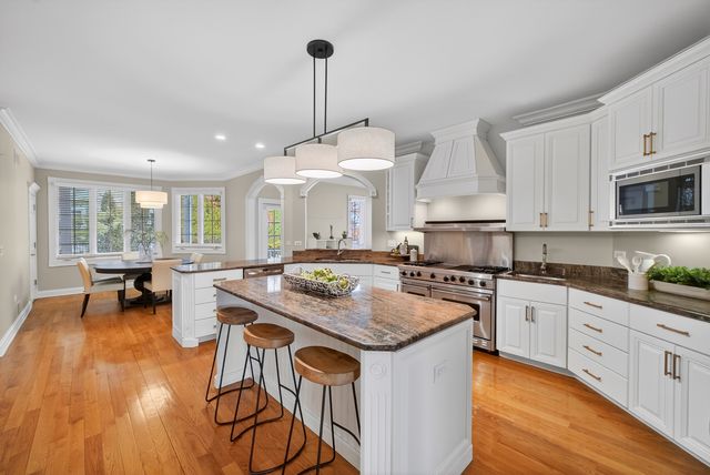 70 Forest Avenue, Naperville, IL 60540