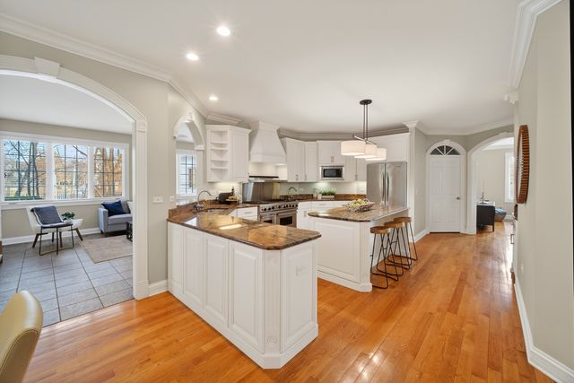 70 Forest Avenue, Naperville, IL 60540