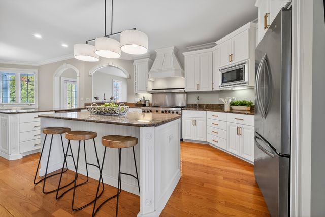 70 Forest Avenue, Naperville, IL 60540