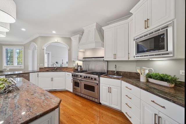 70 Forest Avenue, Naperville, IL 60540