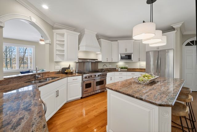 70 Forest Avenue, Naperville, IL 60540