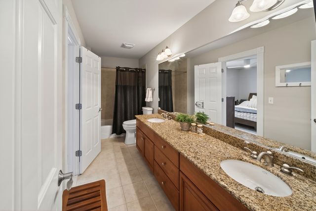 70 Forest Avenue, Naperville, IL 60540
