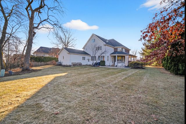 70 Forest Avenue, Naperville, IL 60540