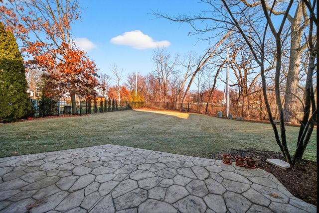 70 Forest Avenue, Naperville, IL 60540