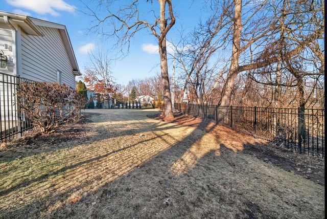 70 Forest Avenue, Naperville, IL 60540