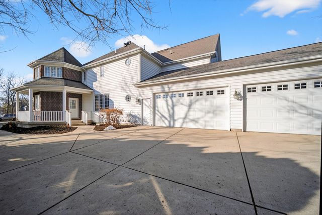 70 Forest Avenue, Naperville, IL 60540