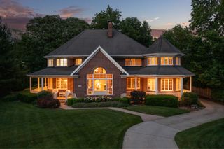 70 Forest Avenue, Naperville, IL 60540