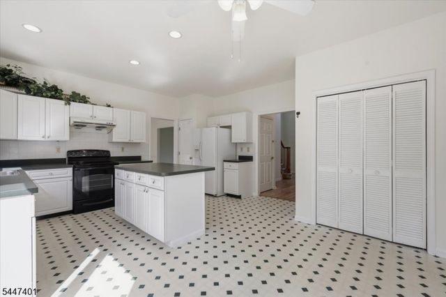 151 Brandon Ct, Branchburg Twp., NJ 08853
