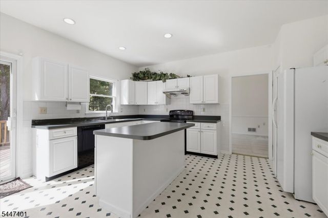 151 Brandon Ct, Branchburg Twp., NJ 08853