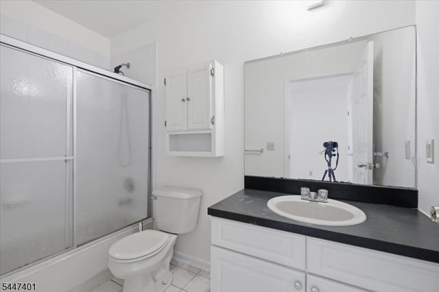 151 Brandon Ct, Branchburg Twp., NJ 08853