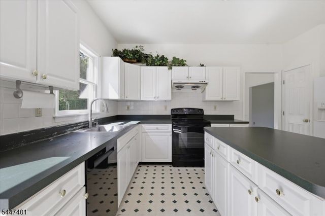 151 Brandon Ct, Branchburg Twp., NJ 08853