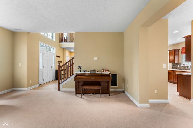 3841 Terrace Woods Drive, Columbus, IN 47201