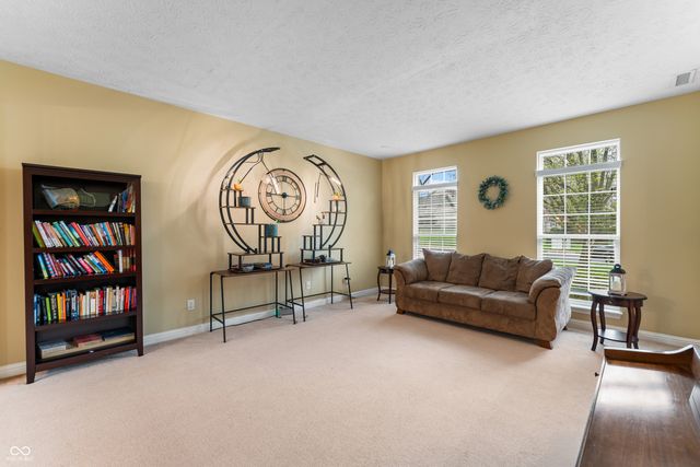 3841 Terrace Woods Drive, Columbus, IN 47201